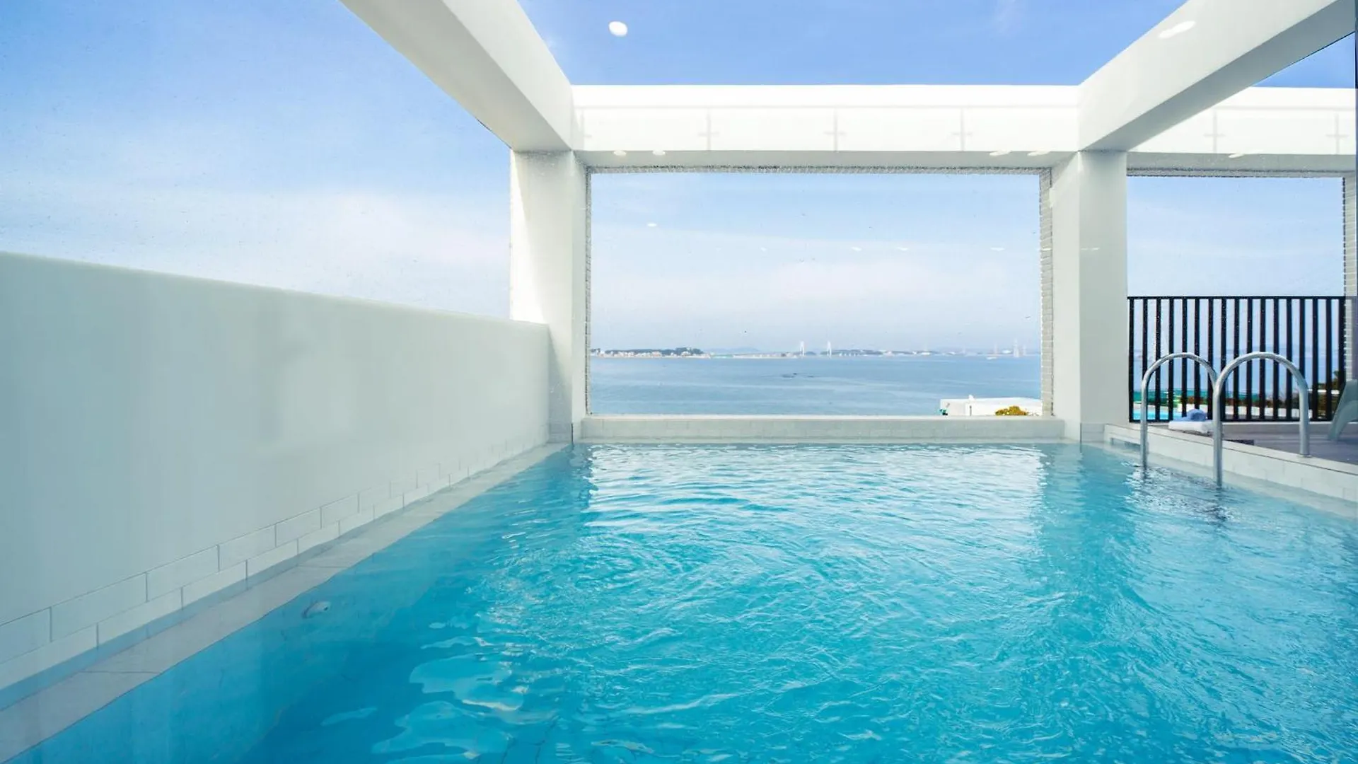 Yeongheungdo Hoho Yongdam Pool Villa Incheon Korsel