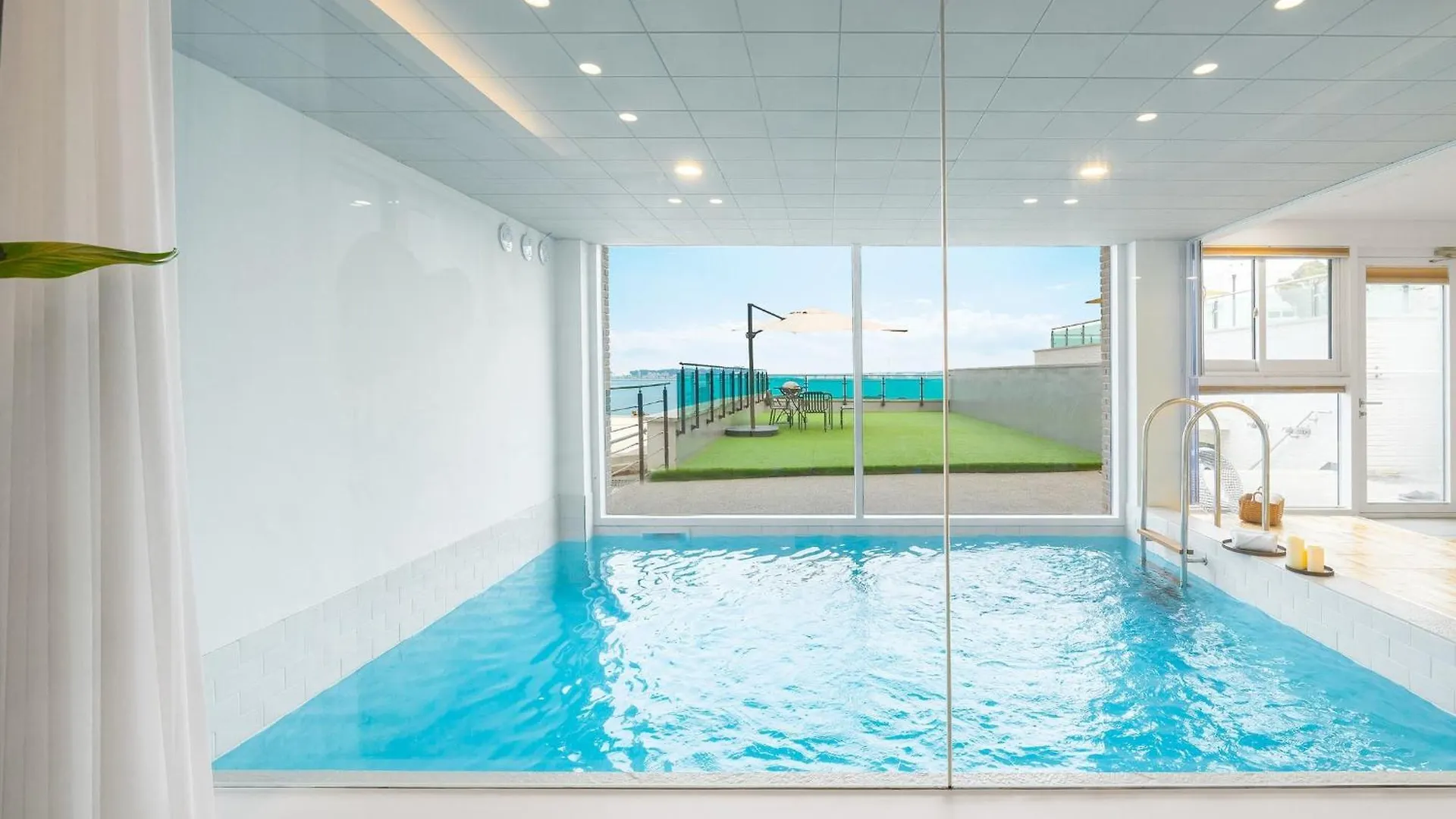 Yeongheungdo Hoho Yongdam Pool Villa Incheon Korsel