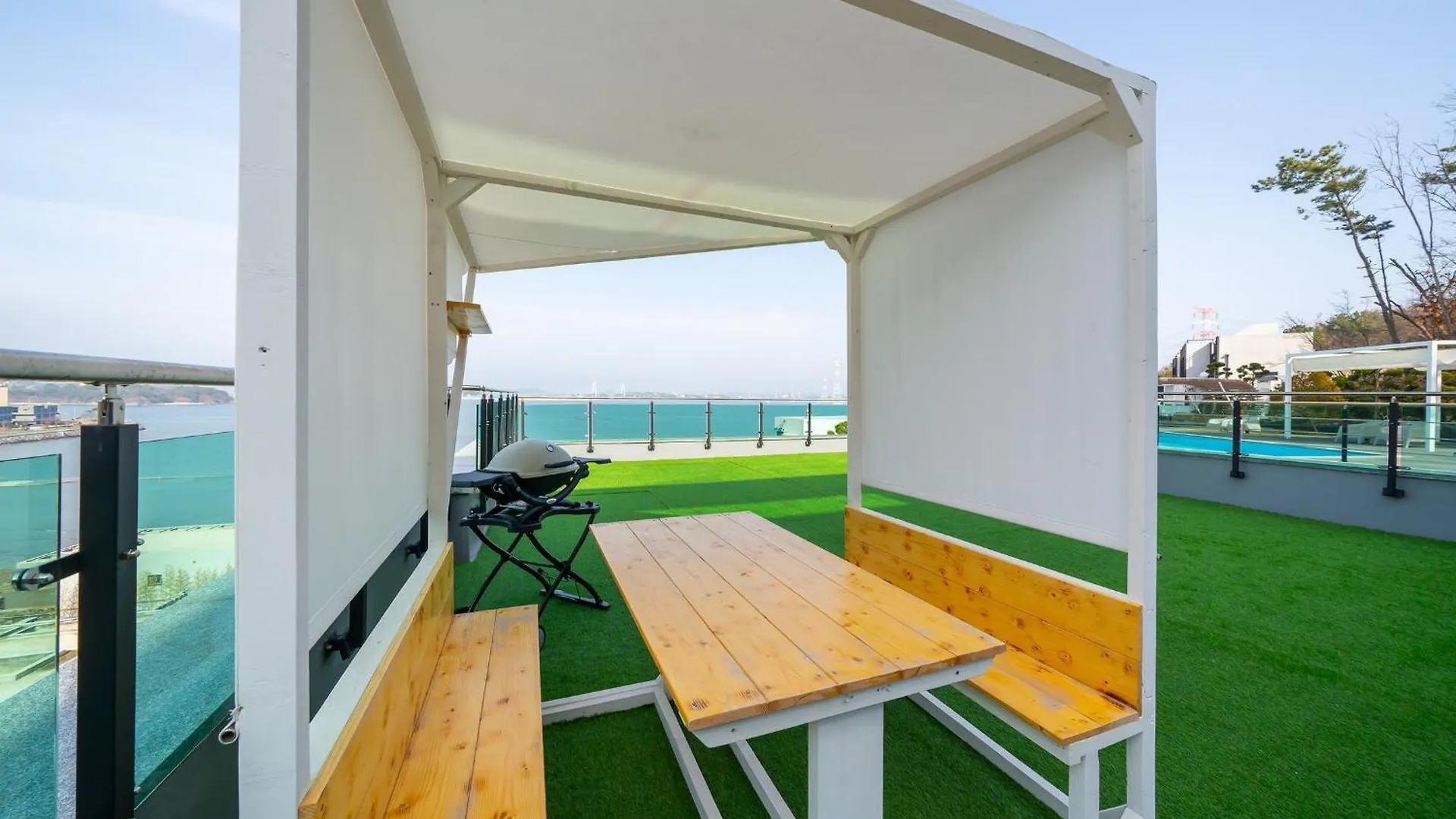 Yeongheungdo Hoho Yongdam Pool Villa Incheon Korsel