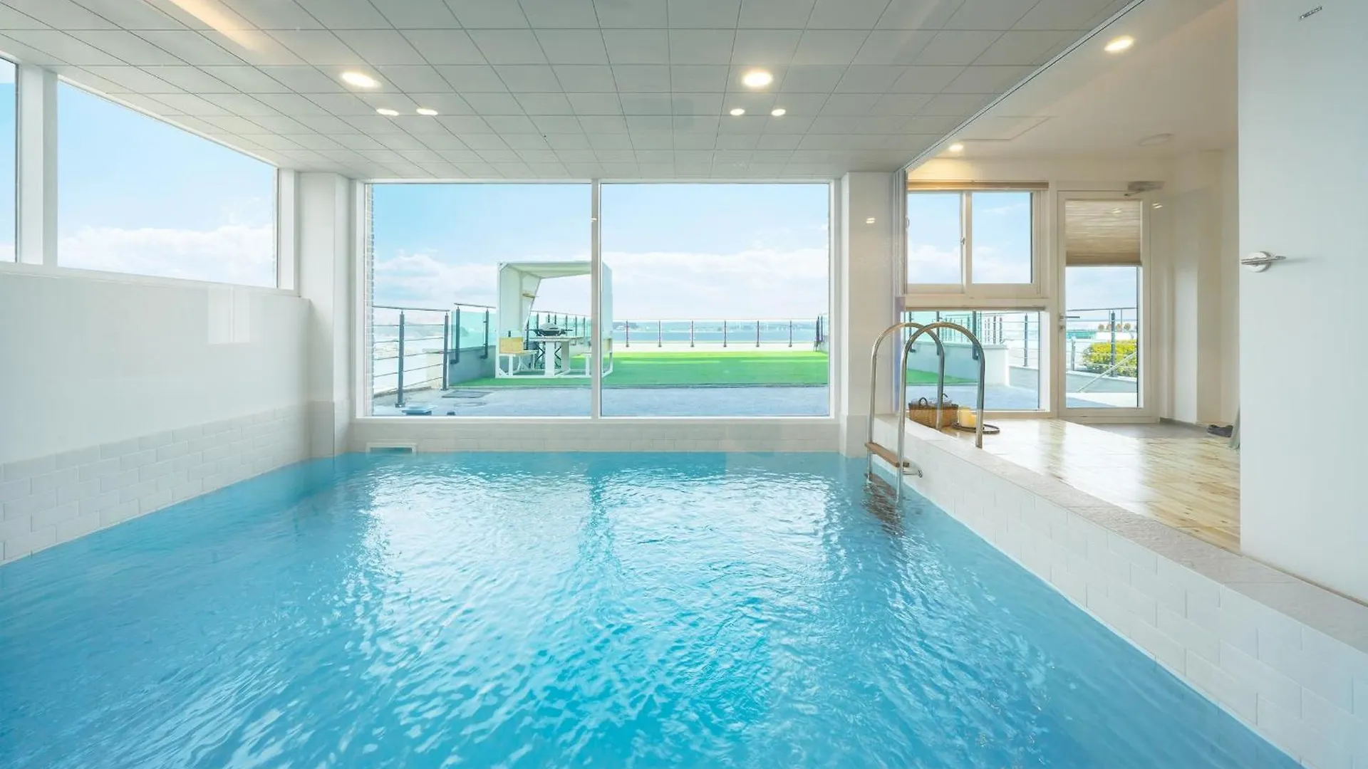 Yeongheungdo Hoho Yongdam Pool Villa Incheon Korsel